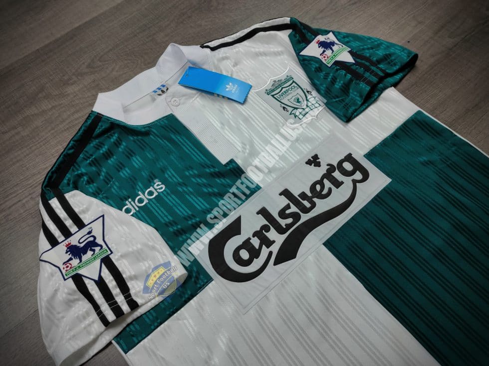 Retro Liverpool Away 1995-96 With Patches_02